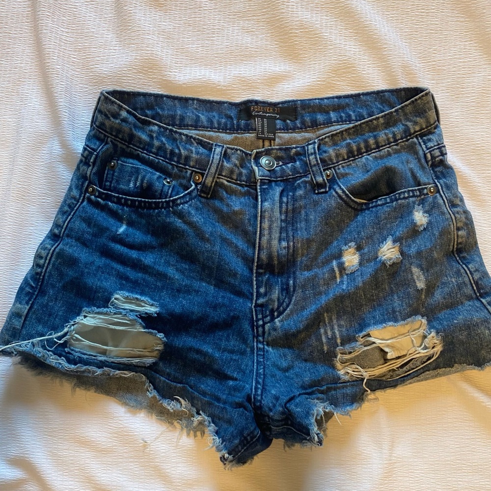 Adorable Forever 21 ripped Jean shorts